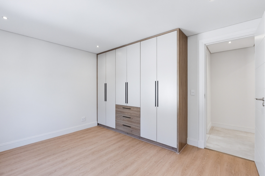 To Let 4 Bedroom Property for Rent in Pinelands Western Cape
